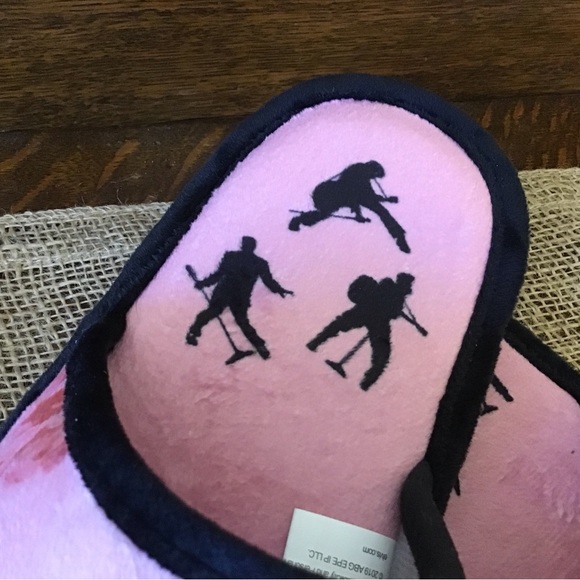 Elvis Presley Pink Cadillac soft slippers. - Picture 4 of 7